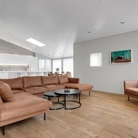 Luxury Villa With River View Laugaras 外观 照片