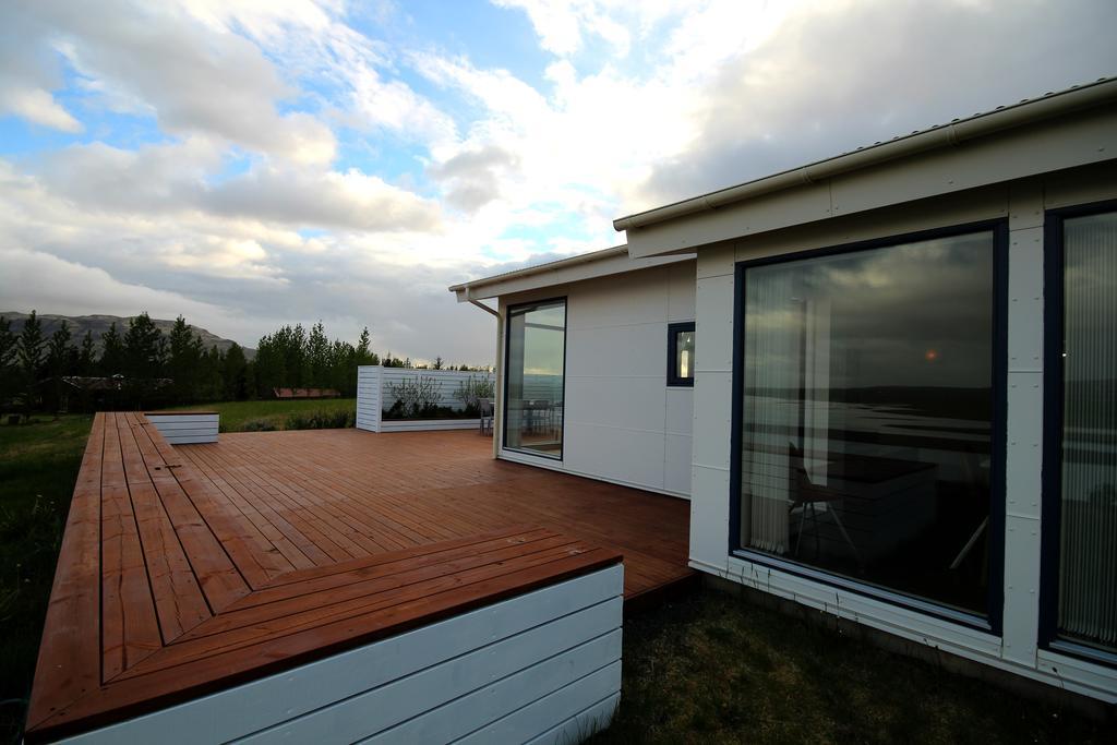 Luxury Villa With River View Laugaras 外观 照片
